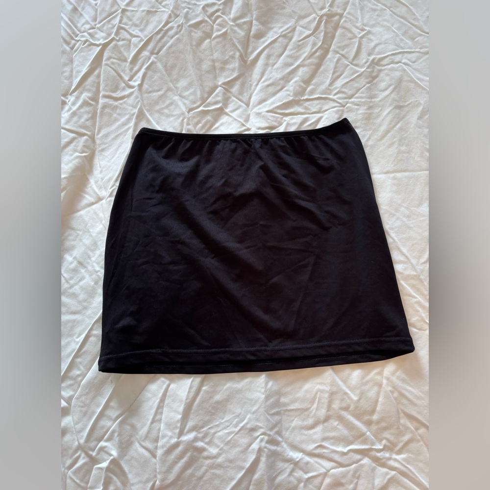 Plain black micro/mini skirt